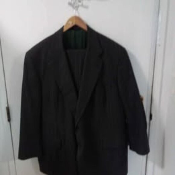 Quality Grey Pinstripe Suit - Picture 1 of 2